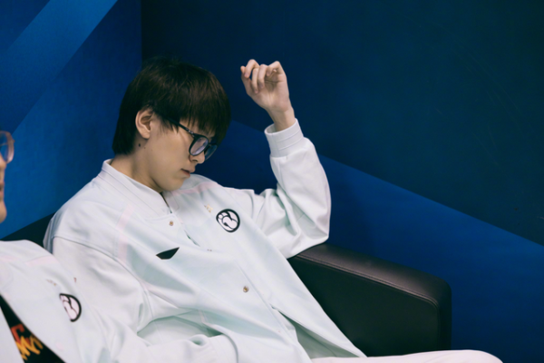 倍加网配资 iG全神班不敌TES成焦点，Meiko被钉上耻辱柱，粉丝炸锅要求换人！