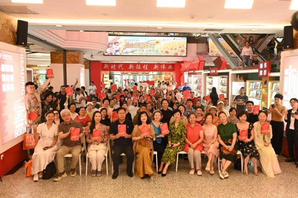 大通证券 安雯时隔13年再次亮相，分享新书《坦荡地活》